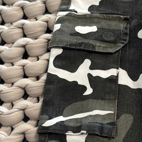 AMERICAN BAZI LA Camouflage Cargo Pants - Picture 5 of 6